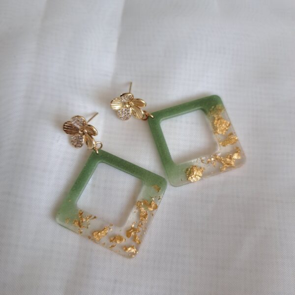 2025/06/1000142696-scaled.jpg Groene oorbellen