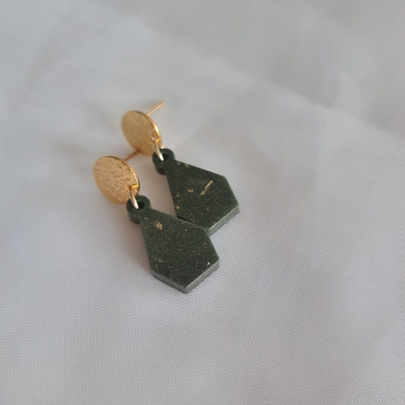 Groene (legergroene) oorbellen