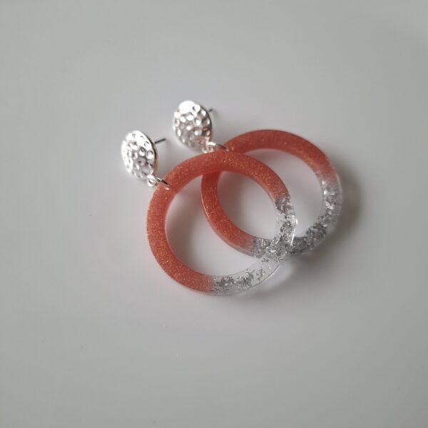 Handmade || Desert Rose || Ronde oorbellen met zilveren vlokjes